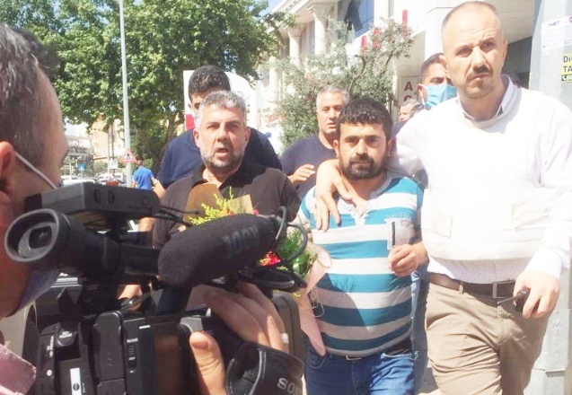 Sokak ortasında havaya rastgele ateş açtı