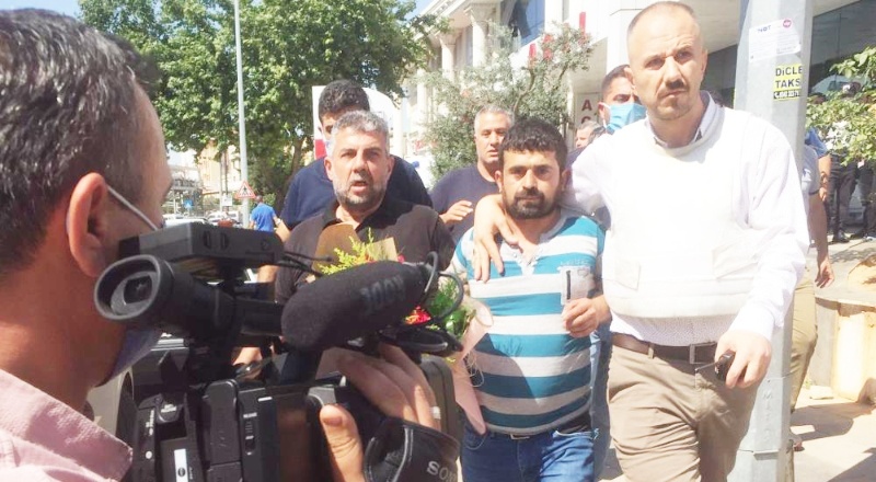 Sokak ortasında havaya rastgele ateş açtı