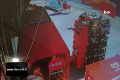 Sokak ortasında silahlı saldırı güvenlik kamerasında