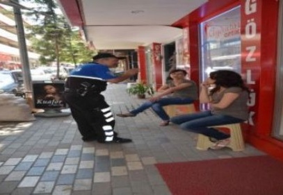 Sokak sokak gezerek vatandaşları uyarıyorlar      