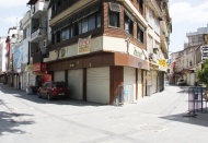 Sokak ve caddelerde in-cin top oynuyor