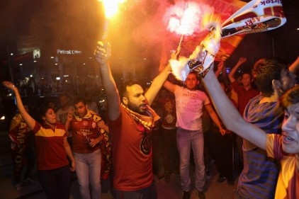 Sokaklarda Galatasaray şenliği