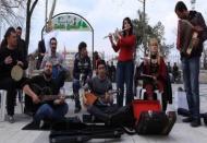 Sokaklarda müzik vardı