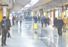 Sokakları korona korkusu değil, yağmur boşalttı