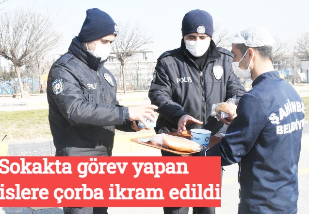 Sokakta görev yapan polislere çorba ikram edildi