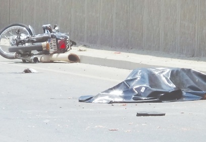 Sollama yapan tanker motosiklete çarptı, iki kişi öldü