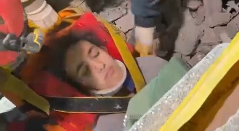 Somalı madencilerin enkazdan kurtardığı İkranur hayata el salladı