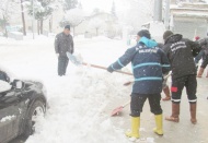Son 54 yılın en etkili kar yağışında karla mücadele sürüyor