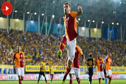 Son şampiyon galibiyetle başladı