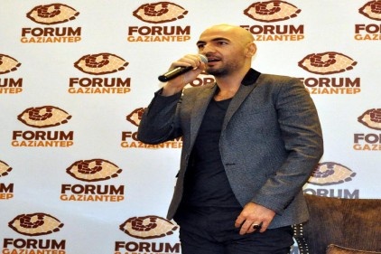 Soner Sarıkabadayı, Forum Gaziantep&#8217;te romantizm fırtınası estirdi!