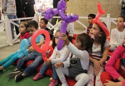 Sosis Balon Şekillendirme Atölyesi'nde balon şov 