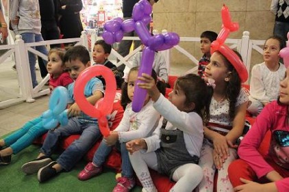 Sosis Balon Şekillendirme Atölyesi&#039;nde balon şov 