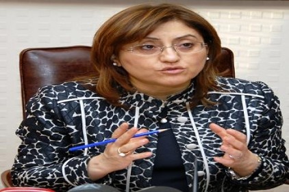 Sosyal devlet olarak çalışan kadının yanında olmalıyız