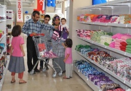 ''Sosyal market'' ihtiyaç sahiplerinin yüzünü güldürüyor