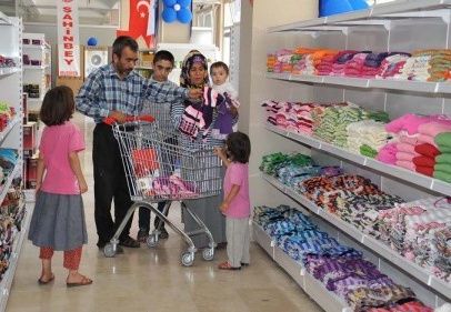 ''Sosyal market'' ihtiyaç sahiplerinin yüzünü güldürüyor