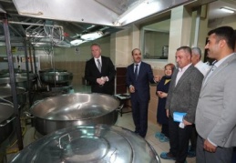 Sosyal Market ve aşevini ziyaret etti