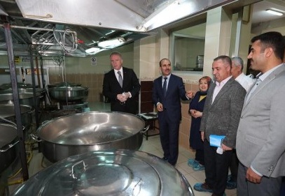 Sosyal Market ve aşevini ziyaret etti