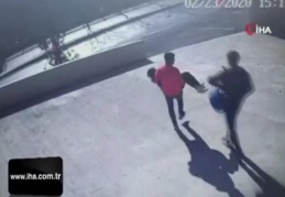 Sosyal medya için video çeken gence bayıltana kadar dayak