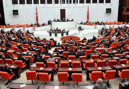Sosyal medyaya sansür teklifi Meclis’ten geçti