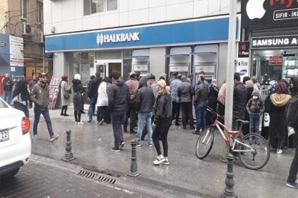 Sosyal mesafe kuralına uyulmuyor