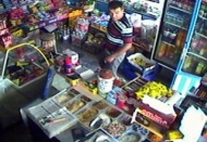 Soyduğu işyerinden alış-veriş yaptı