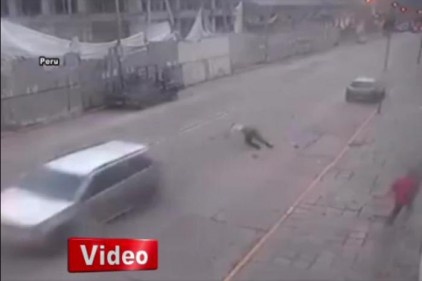 Soyguncuların aracına asıldı: Feci şekilde can verdi