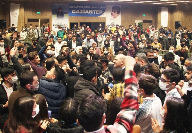 Soylu, Gaziantep’te gençlerle buluştu