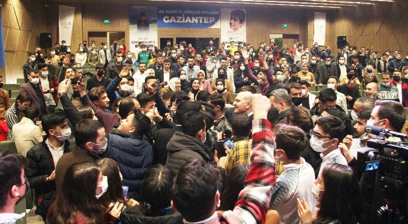 Soylu, Gaziantep’te gençlerle buluştu