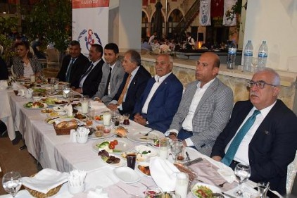 Spor adamları iftarda bir araya geldi