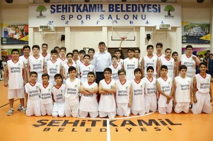 Spor okulları, gençleri spora kazandırıyor