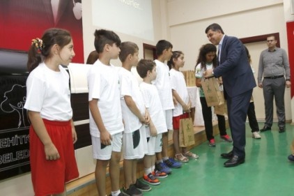 Sporcular, , hijyen ve öz bakım eğitimine katıldı