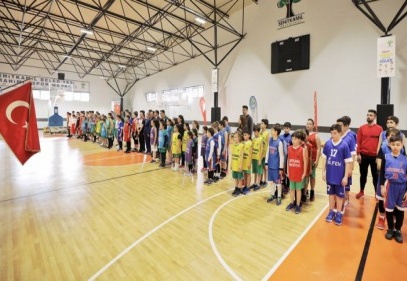 Sporcular, parke üzerinde kıyasıya mücadele ettiler