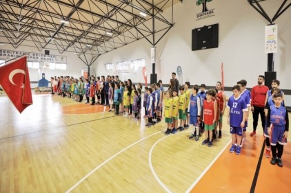 Sporcular, parke üzerinde kıyasıya mücadele ettiler