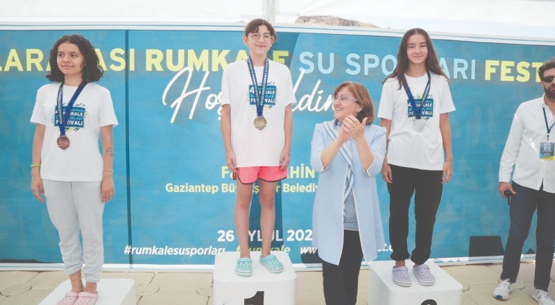 Sporcular, Su topu, dragon bot ve açık yüzmede yarıştı