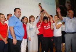 Sporculara malzeme dağıtıldı 