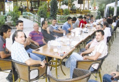 Sporcularla yemek yedi