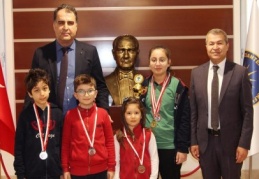 Sporda başarı sağlayan öğrenciler ödüllendirildi