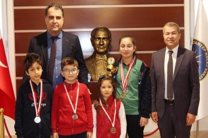 Sporda başarı sağlayan öğrenciler ödüllendirildi