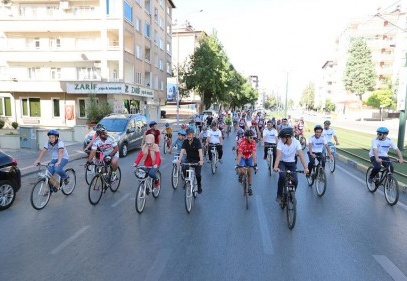 Sporu teşvik etmek amacıyla bisiklet turu düzenledi
