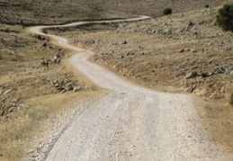 Stabilize yolun asfaltlanmasını istiyorlar 