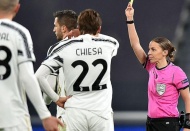 Stephanie Frappart, Şampiyonlar Ligi'nde maç yöneten ilk kadın hakem oldu