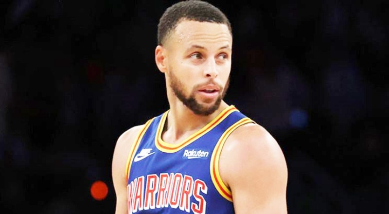 Stephen Curry NBA tarihinin 3 sayılık basket rekorunu kırdı