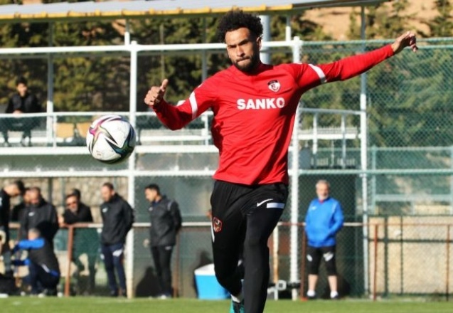 Steven Caulker'ın, antrenmanda bir pozisyon sırasında kas grubunda kanama tespit edildi