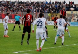 Şuan düşmüş bir takım olmanın üzüntüsünü yaşıyoruz