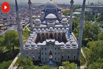 Süleymaniye Camii'nin halıları değişiyor