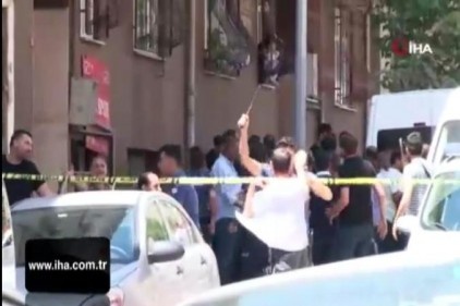 Sultangazi&#039;de sahte ayakkabı imalathanesine baskın: 7 gözaltı