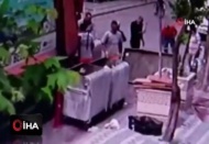 Sultangazi'de temizlik işçisine baltalı saldırı kamerada