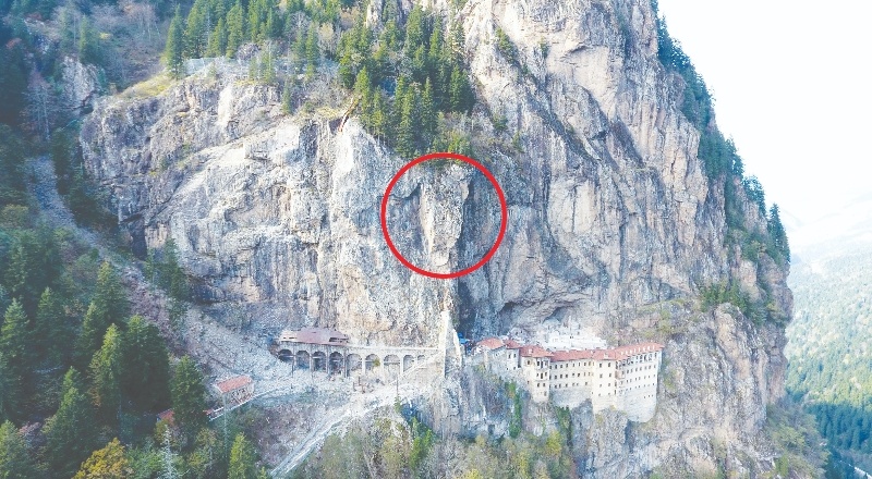 Sümela Manastırı'nı tehdit eden 360 tonluk kaya, çelik kazıklarla sabitlenecek