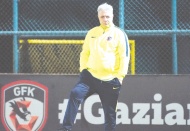 Sumudica: "Takımımda sadece 16 oyuncu var ve acilen transfer istiyorum"