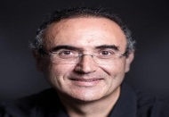 Sunay Akın tek kişilik "Görçek" adlı gösterisini Gaziantep'te sahneleyecek.